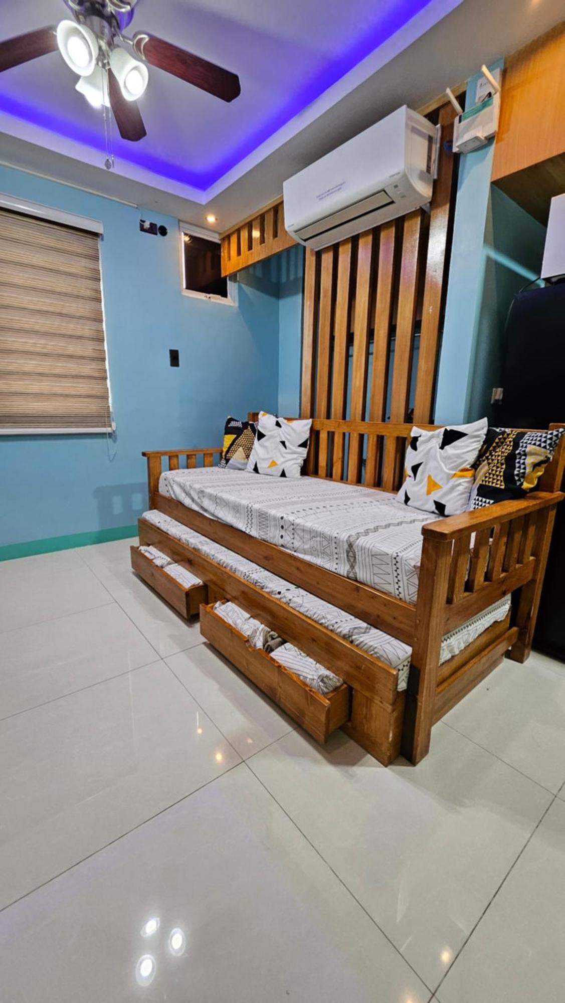 Cozy 2Br Staycation With Balcony Chateau Elysee For 4-6 Pax Paranaque City Kültér fotó